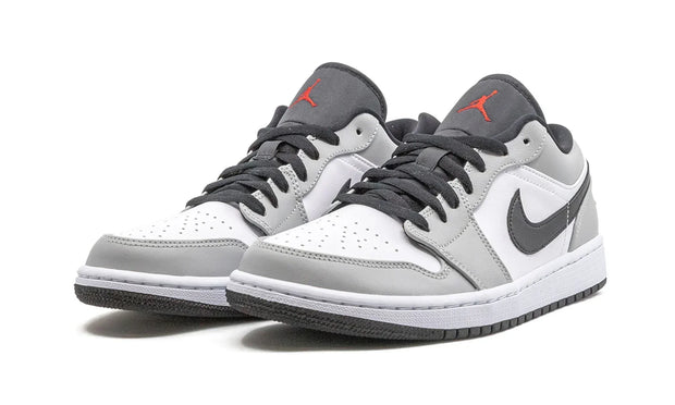 AIR JORDAN 1 LOW "Light Smoke Grey"